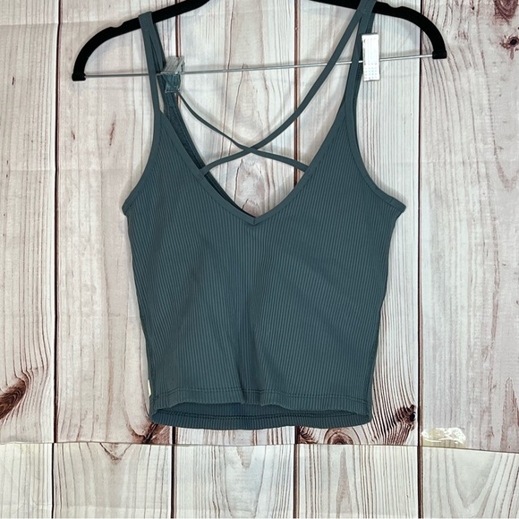 Vuori Ribbed Crop Top - Picture 7 of 7